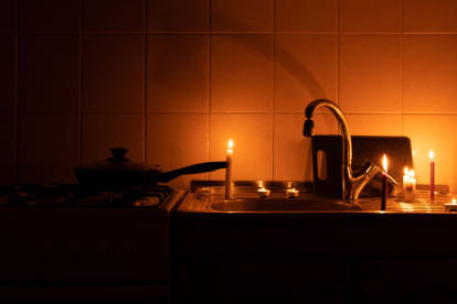 La crisis energética sigue ocasionando que el país esté a oscuras por varias horas al día.