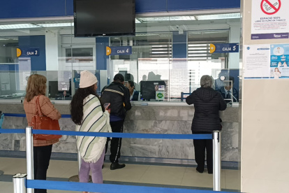 Hecho. Ciudadanos expresan su malestar debido a los costos en planillas.