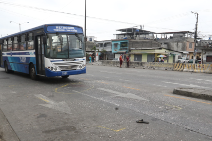 Bus del sistema Metrovía presuntamente estaría involucrado en el siniestro.