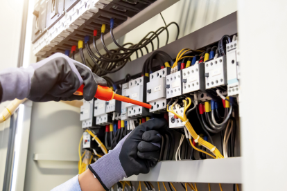 CNEL es la emrpesa distribuiodra del servicio eléctrico en Guayaquil.