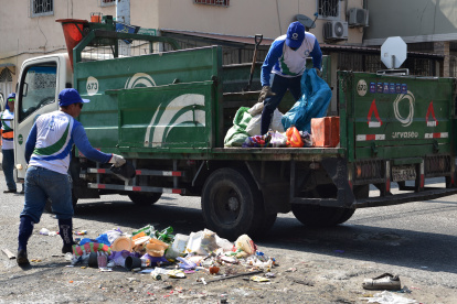 El personal de limpieza realizó las labores