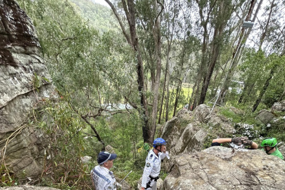El Servicio de ambulacias de Nueva Gales del Sur del operativo de rescate de una mujer por la región Hunter Valley, al norte de Sídney (Australia).