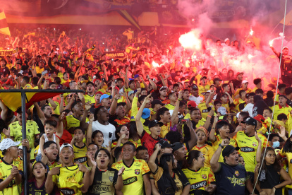 En el Clásico del Astillero 235 se prendieron bengalas que repercutieron en multas para Barcelona