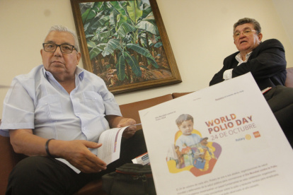 Campaña. Los rotarios Hector Plaza y Alfredo Hoyos buscan mayor aporte de la sociedad.