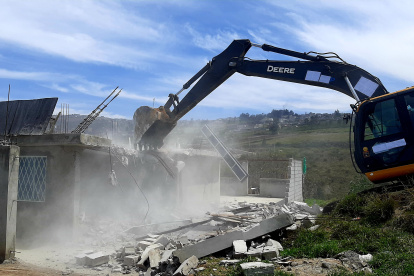 Demolición. La construcción ilegal estaba ubicada en zona de riesgo.