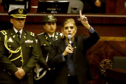 Defensa. La ministra del Interior, Mónica Palencia, tuvo tres horas para rebatir a los interpelantes.