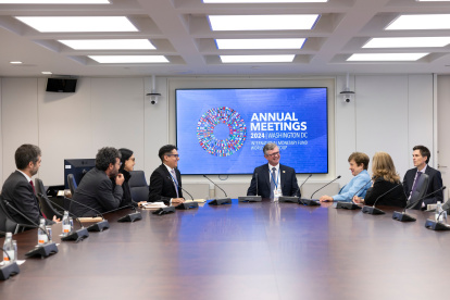 El ministro de Economía y Finanzas, Juan Carlos Vega, se reune con organismos multilaterales.