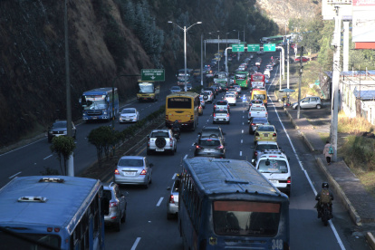 La medida está vigente para autos y motos. No aplica para personas con discapacidad o de la tercera edad.