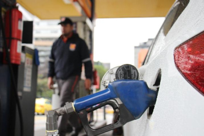 Carchi establece horarios para distribución de combustible a comerciantes.