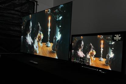 Sony presentó su nuevo televisor, el Bravia 8, comparándolo con un monitor de cine profesional para destacar su calidad cinematográfica.