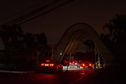 Apagones. Debido a los cortes de luz, varias urbanizaciones mantienen las agujas en las garitas abiertas y los cercos eléctricos permanecen inoperativos, generando preocupación en la ciudadanía.