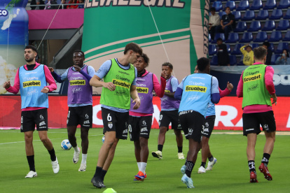 Los equipos ecuatorianos actualmente son organizaciones sin fines de lucro, en las que los socios son quienes toman las decisiones.