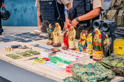 Artículos decomisados en sector de Socio Vivienda, la mañana de este sábado 26 de octubre.