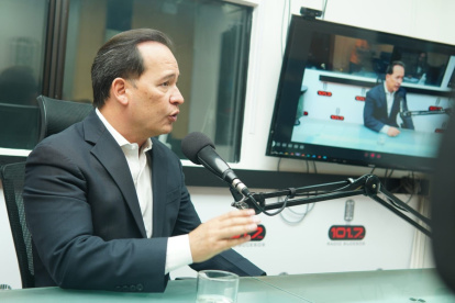 Dato. Henry Cucalón, candidato presidencial de Construye expuso tres alternativas que considera soluciones para la crisis energética.