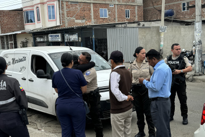 Manta. Familiares del fiscal lloraron el asesinato del funcionario.