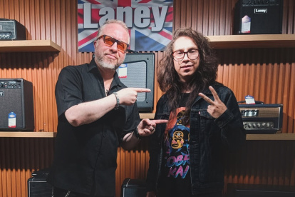 André Puente (derecha) con el músico Renato Zamora, uno de sus invitados en su programa online "La Guitarra Ideal".