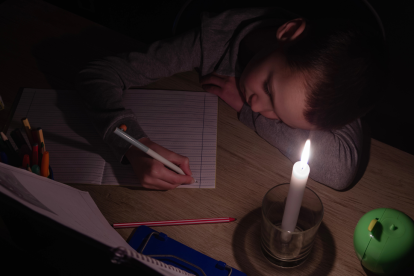 Los ciudadanos se han visto obligados ha repensar cómo llevar a cabo sus obligaciones debido a los cortes de luz.