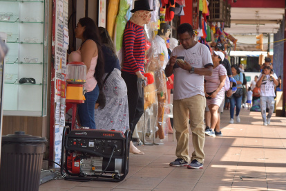 Comercios buscan sortear los apagones con generados de electricidad
