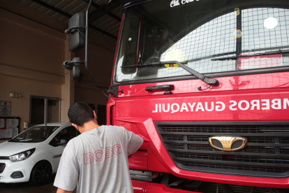 CUARTEL DE BOMBEROS.. RECORRIDO NORTE  VIA A DAULE, SAMANES  BOMBEROS Y PARAMEDICOS HAN SIDO VICTIMA DE ROBOS Y AMENAZAS PERIODISTA:  JUAN DANIEL PONCE . AG-EXTERNOS.