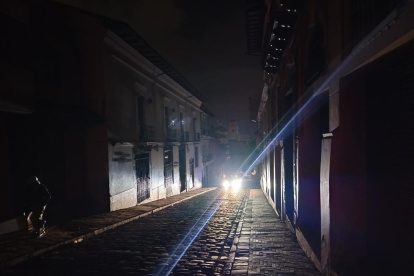 Los cortes de luz en Ecuador siguen afectando el día a día de los ciudadanos.