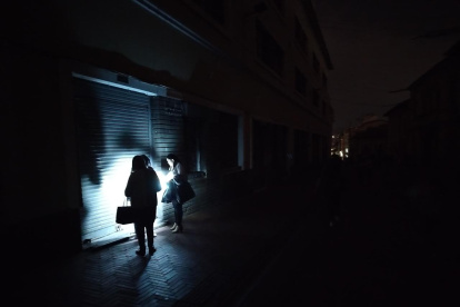 Guayaquil vive otra semana a oscuras por los cortes de luz.