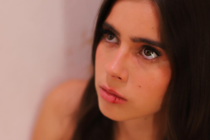 La cantante en su videoclip "Rota" describe una relación abusiva.