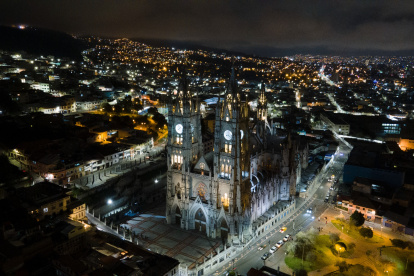 La iglesia de la Basílica es la más grande y visible desde distintas partes de Quito