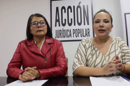 Angélica Porras (izquierda, con chaqueta) junto a Priscila Schettini.