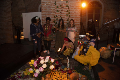 La muestra abrió sus puertas con una ceremonia ancestral dedicada a la sanación.
