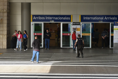 En el Aeropuerto Mariscal Sucre de Quito, 12 pasajeros de la India fueron inadmitidos
