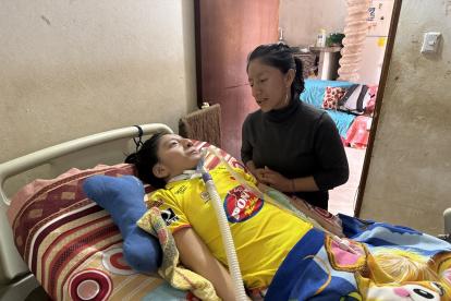 La batería del respirador al que está conectada Yaneisy Anchundia expira a finales de 2024.