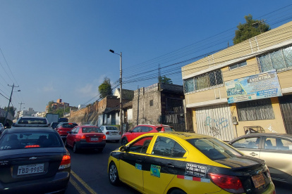 La medida rige en la capital de lunes a viernes en la mañana y tarde.