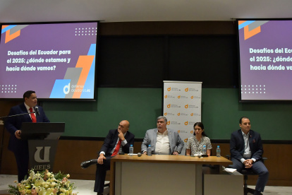 Foro. César Coronel Garcés, gerente de Defensa Deudores Ecuador, habla del sobreendeudamiento en el país.