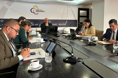 El Consejo de la Judicatura presidido por Mario Godoy (centro) presentó un informe con "irregularidades" en el concurso iniciado por Álvaro Román.