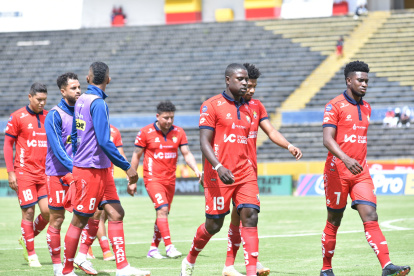 Jugadores de El Nacional terminaron con un evidente descontento tras la derrota contra Orense