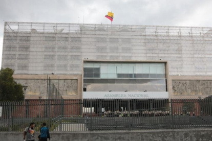 La presidenta del Palacio Legislativo señaló que la medida busca reactivar el comercio y acercar a la gente a la Asamblea Nacional.