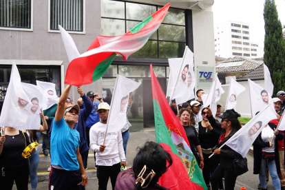 Los simpatizantes de Topic se concentraron en los exteriores del TCE, en Quito.