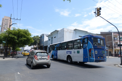 El problema lleva más de cinco años, dice. 2. Consecuencia. Por la demolición del edificio Fantasía, muchas unidades tuvieron que tomar otros recorridos, pero volvieron a su ruta regular.