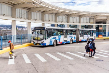 En el Trolebús y Ecovía hay 48 rutas alimentadoras que cubren el extremo sur y norte de la ciudad.