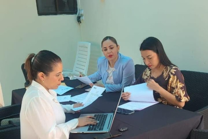 Las concejalas Diana Flores, Estefanía Macías e Ingrid Bowen preparan pruebas de descargo contra el proceso de revocatoria.