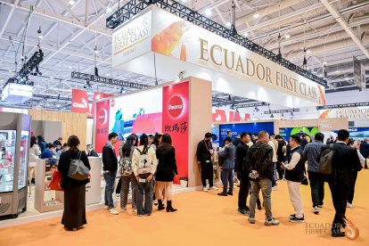 Ecuador expone su camarón en una feria internacional de mariscos.