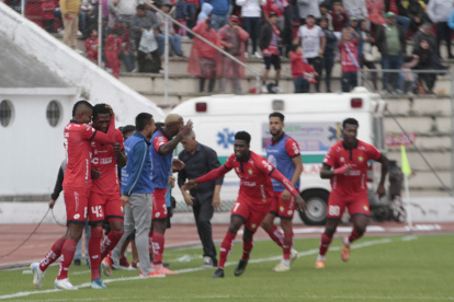 Jonathan Borja (c), de El Nacional, dio detalles de la propuesta de soborno que llegó a los militares.