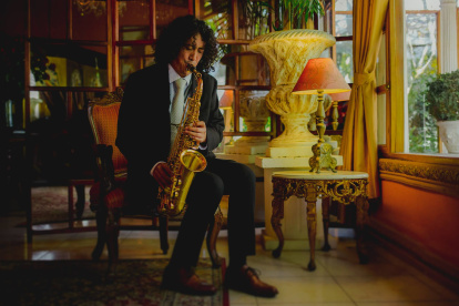 El saxofonista explora los sonidos autóctonos con el jazz.