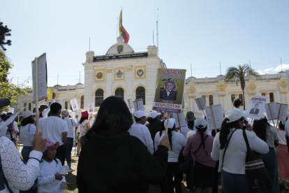 Familiares y colectivos exigen justicia en el caso de la subteniente Ati.