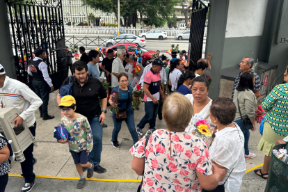 El Cementerio General se llenó de visitantes