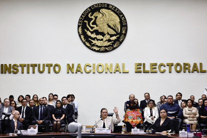 Imagen de archivo de la consejera presidenta del Instituto Nacional Electoral (INE) Guadalupe Taddei (c).