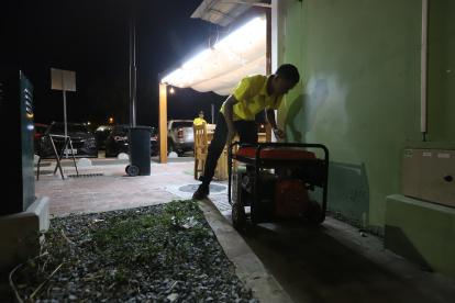 Crisis. Varios locales han reportado escasez de generadores eléctricos.