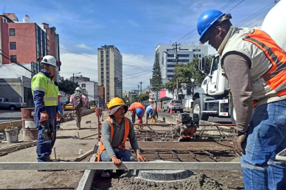 Imagen de los trabajos de hormigonado en las avenidas Francisco de Orellana y Cristóbal Colón, el 30 de octubre.