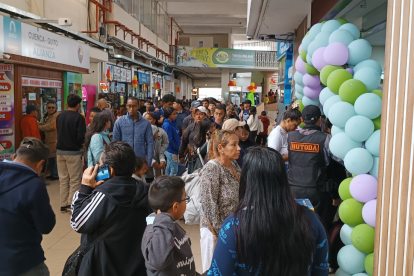 Afluencia masiva de personas se registró en la Terminal Terrestre de Cuenca en el último día del feriado.