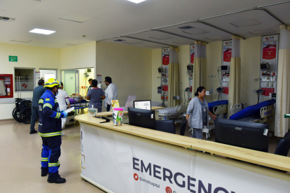 Pacientes. Debido a los apagones constantes, la ciudadanía ha comenzado a cancelar citas, dado el temor de que quede inconclusa una intervención por los racionamientos.